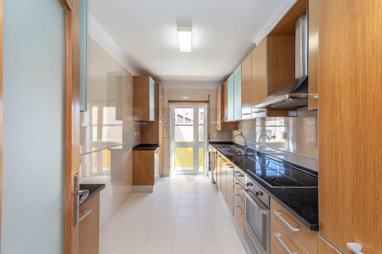 Apartamento T2 para Arrendamento em São Domingos de Rana Foto 12