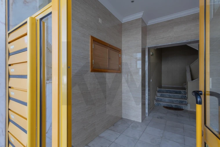 Apartamento T2 para Arrendamento em São Domingos de Rana Foto 38