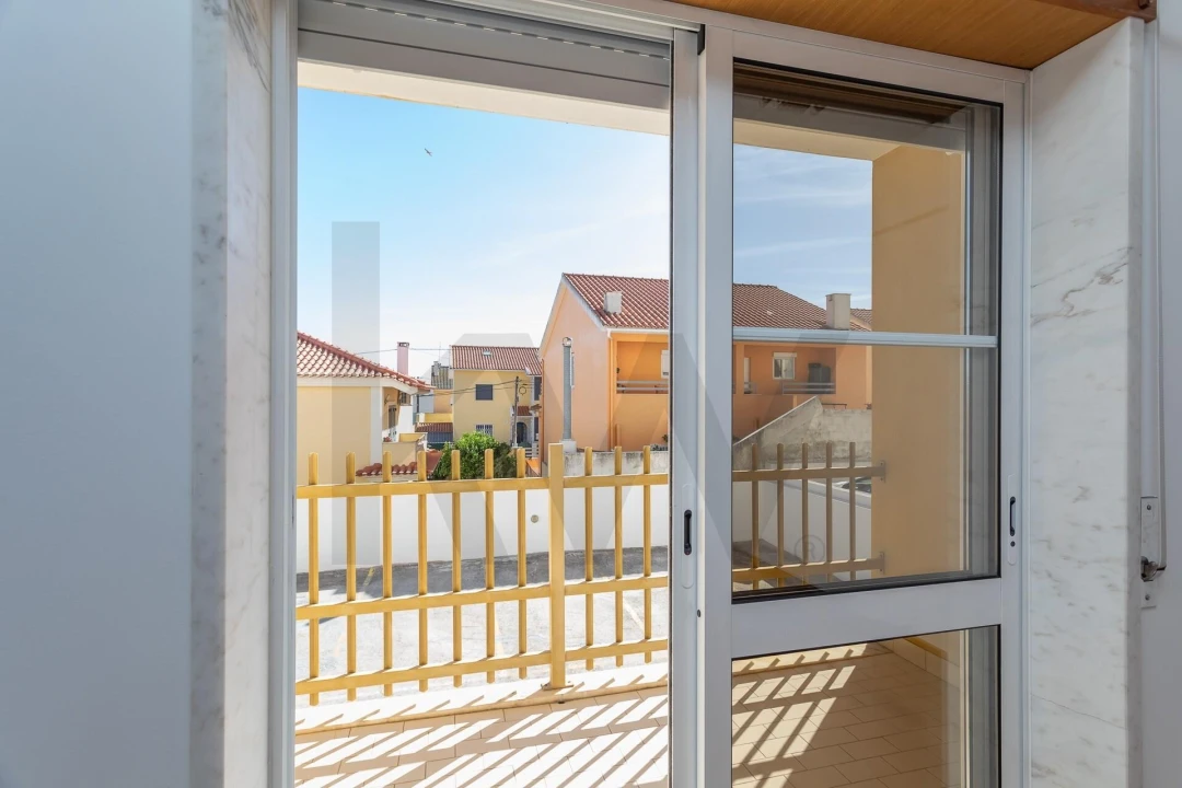 Apartamento T2 para Arrendamento em São Domingos de Rana Foto 25