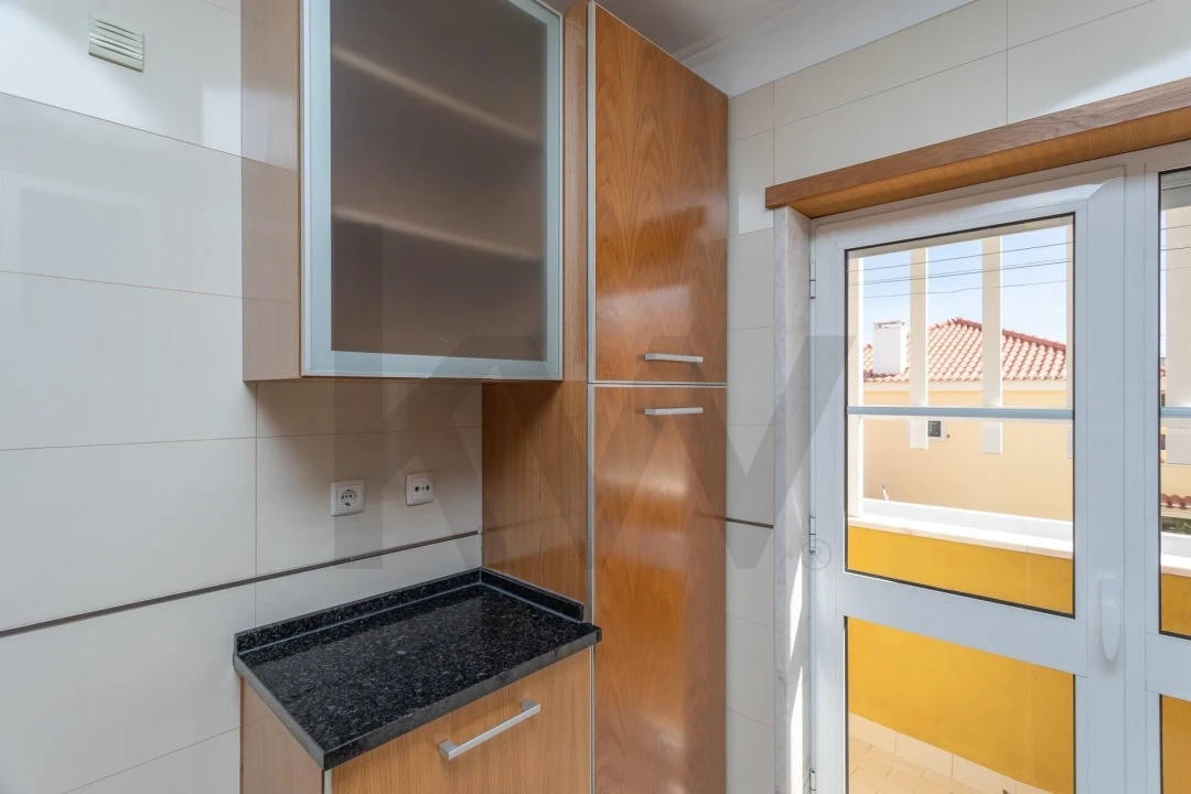 Apartamento T2 para Arrendamento em São Domingos de Rana Foto 18