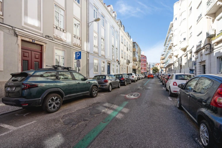Apartamento T3 para Venda em Campo de Ourique Foto 25