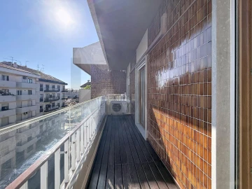 Apartamento T3 para Arrendamento em Marvila, Ribeira Santarém, São Salvador, São Nicolau