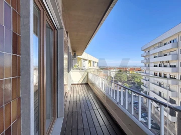 Apartamento T3 para Arrendamento em Marvila, Ribeira Santarém, São Salvador, São Nicolau