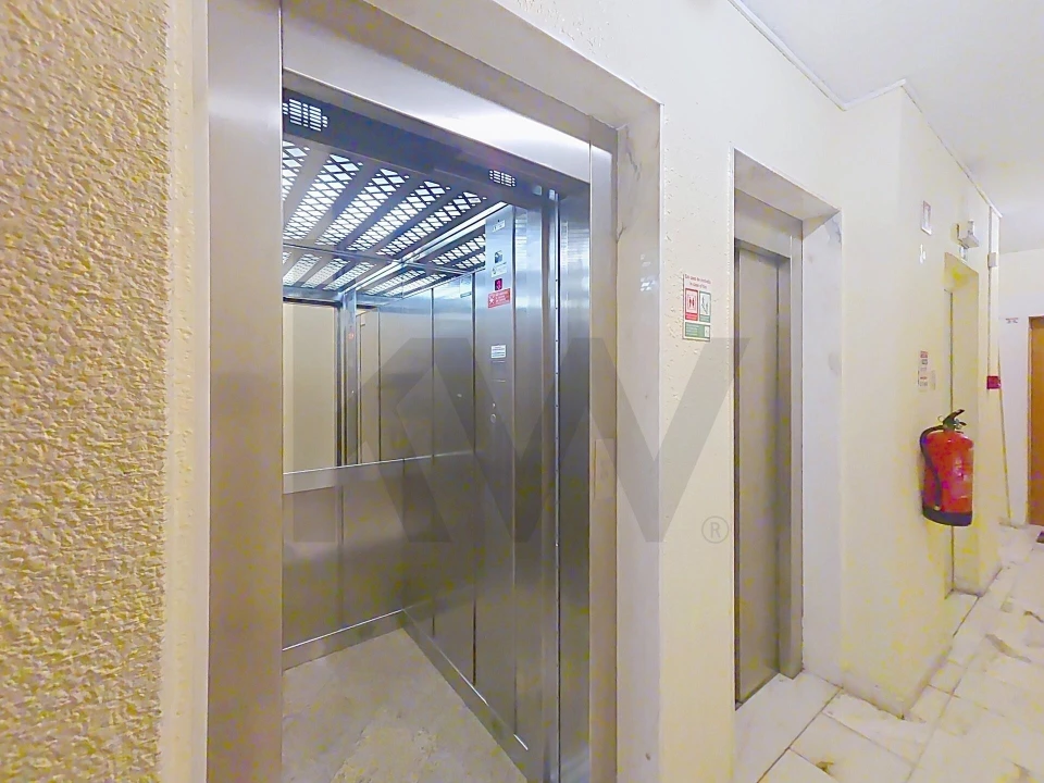 Apartamento T2 para Arrendamento em Santo António dos Cavaleiros e Frielas Foto 27