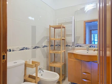 Apartamento T2 para Arrendamento em Santo António dos Cavaleiros e Frielas
