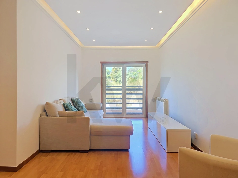Apartamento T2 para Arrendamento em Santo António dos Cavaleiros e Frielas Foto 3