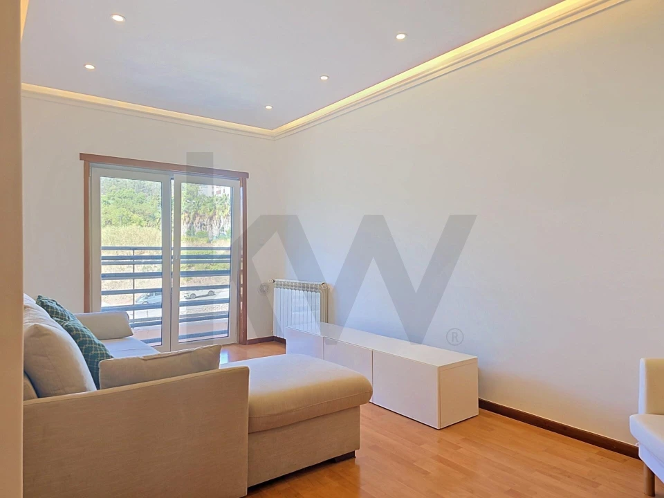 Apartamento T2 para Arrendamento em Santo António dos Cavaleiros e Frielas Foto 4