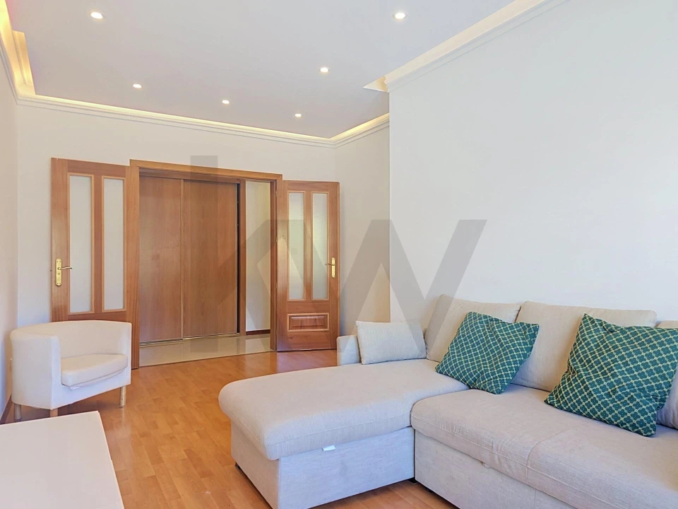 Apartamento T2 para Arrendamento em Santo António dos Cavaleiros e Frielas Foto 5