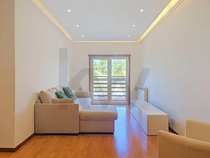 Apartamento T2 para Arrendamento em Santo António dos Cavaleiros e Frielas Foto 3