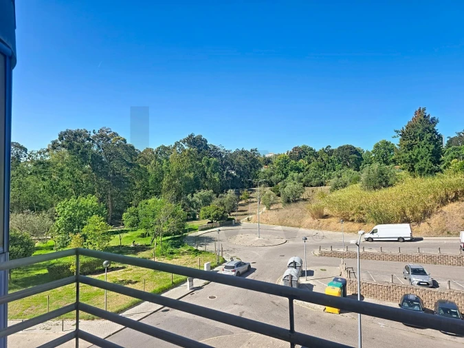 Apartamento T2 para Arrendamento em Santo António dos Cavaleiros e Frielas Foto 6