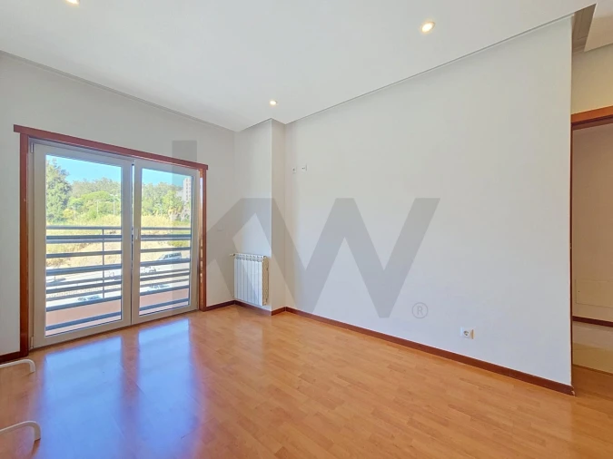 Apartamento T2 para Arrendamento em Santo António dos Cavaleiros e Frielas Foto 17