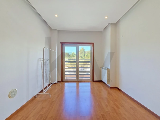 Apartamento T2 para Arrendamento em Santo António dos Cavaleiros e Frielas Foto 18