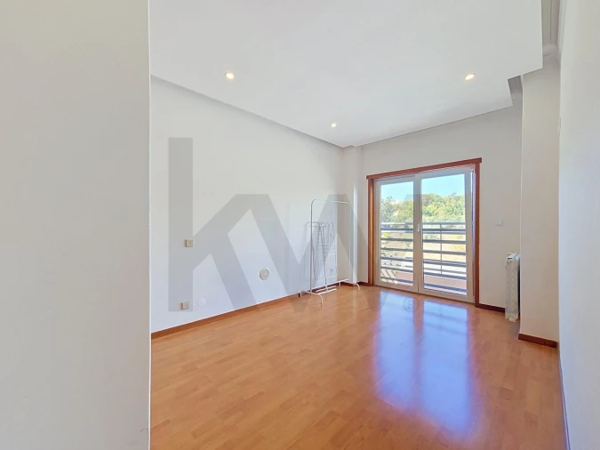 Apartamento T2 para Arrendamento em Santo António dos Cavaleiros e Frielas Foto 15