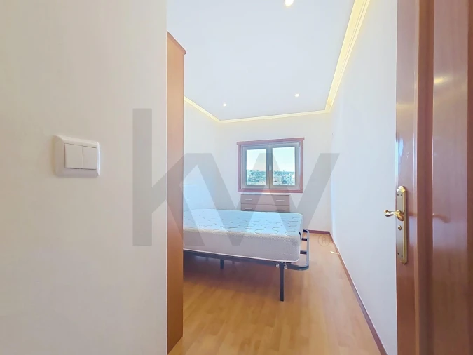 Apartamento T2 para Arrendamento em Santo António dos Cavaleiros e Frielas Foto 11