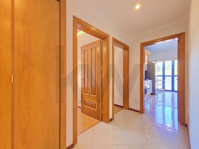Apartamento T2 para Arrendamento em Santo António dos Cavaleiros e Frielas Foto 12