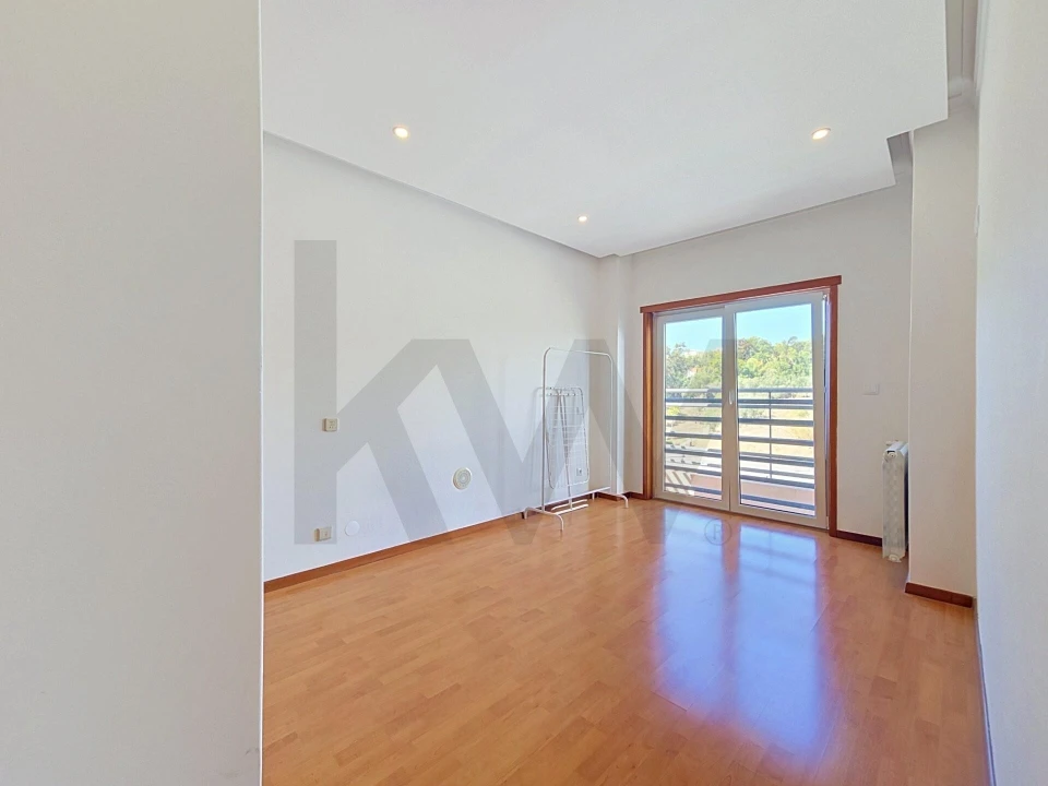 Apartamento T2 para Arrendamento em Santo António dos Cavaleiros e Frielas Foto 15