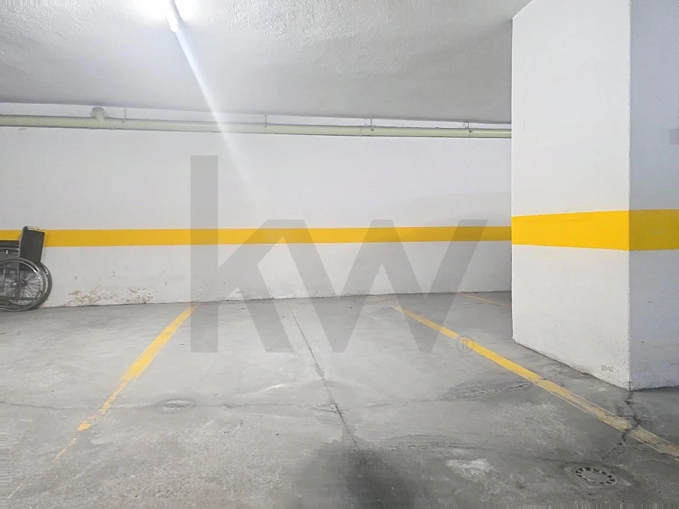 Apartamento T2 para Arrendamento em Santo António dos Cavaleiros e Frielas Foto 25