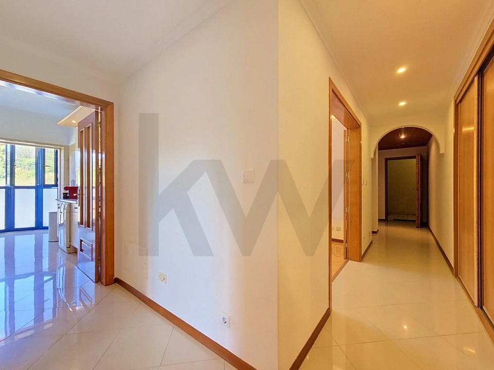 Apartamento T2 para Arrendamento em Santo António dos Cavaleiros e Frielas Foto 9