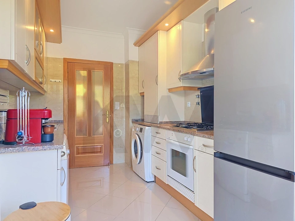 Apartamento T2 para Arrendamento em Santo António dos Cavaleiros e Frielas Foto 23