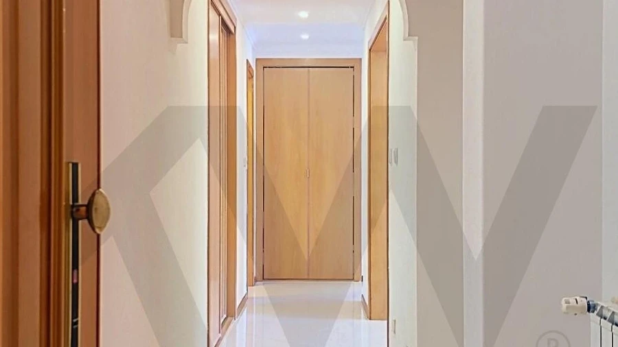 Apartamento T2 para Arrendamento em Santo António dos Cavaleiros e Frielas