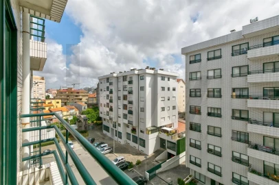 Apartamento T2 para Venda em Mafamude e Vilar do Paraíso