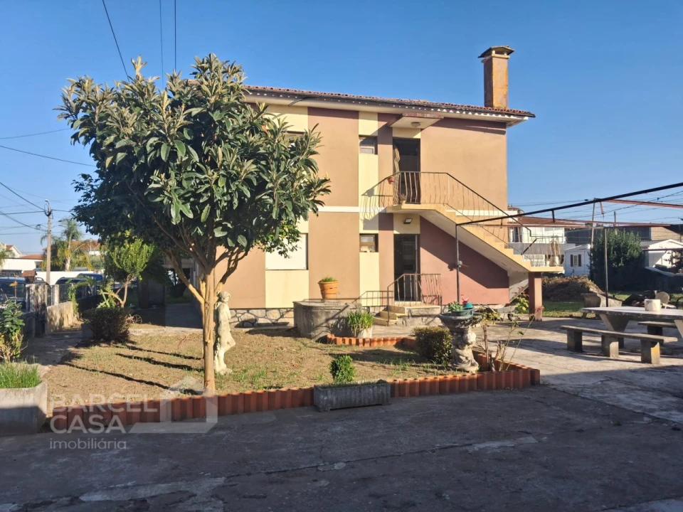 Moradia T6 para Venda em Arcozelo Foto 5