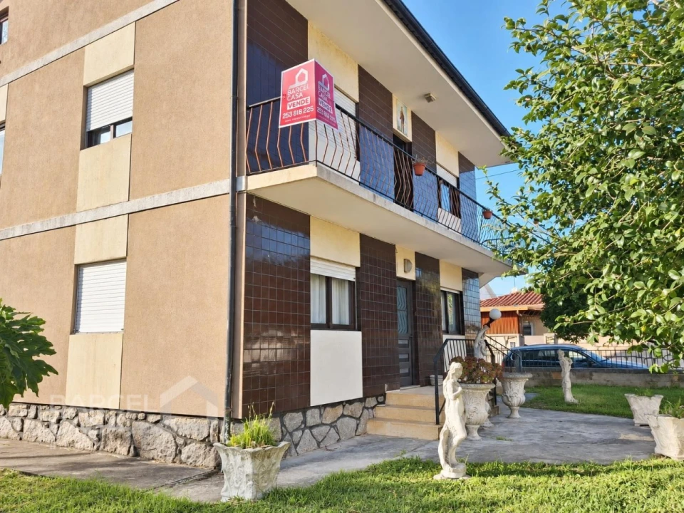 Moradia T6 para Venda em Arcozelo Foto 3