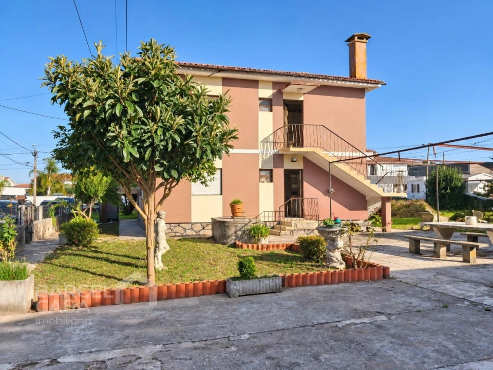 Moradia T6 para Venda em Arcozelo Foto 5