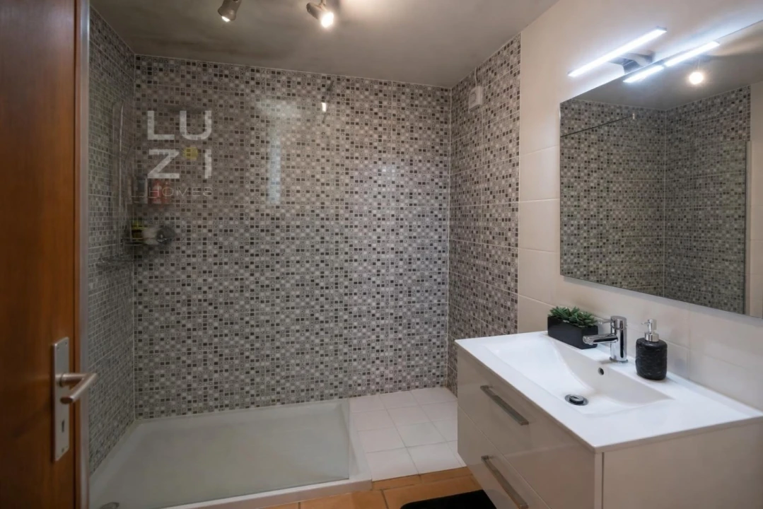 Apartamento T1 para Venda em Budens Foto 9
