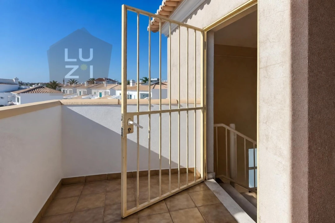 Apartamento T1 para Venda em Budens Foto 12