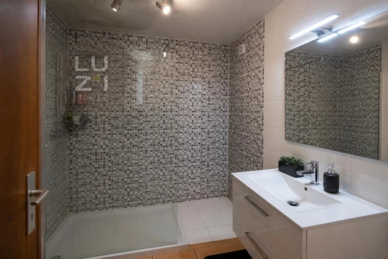 Apartamento T1 para Venda em Budens Foto 9