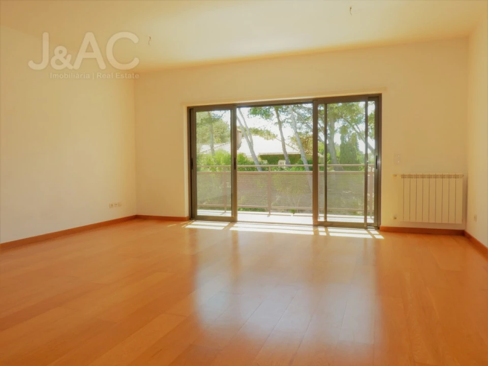 Apartamento T3 para Arrendamento em Alcabideche Foto 3