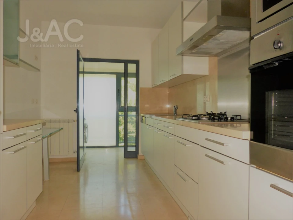 Apartamento T3 para Arrendamento em Alcabideche Foto 8