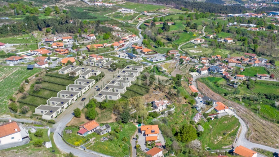 Terreno para Venda em Louredo