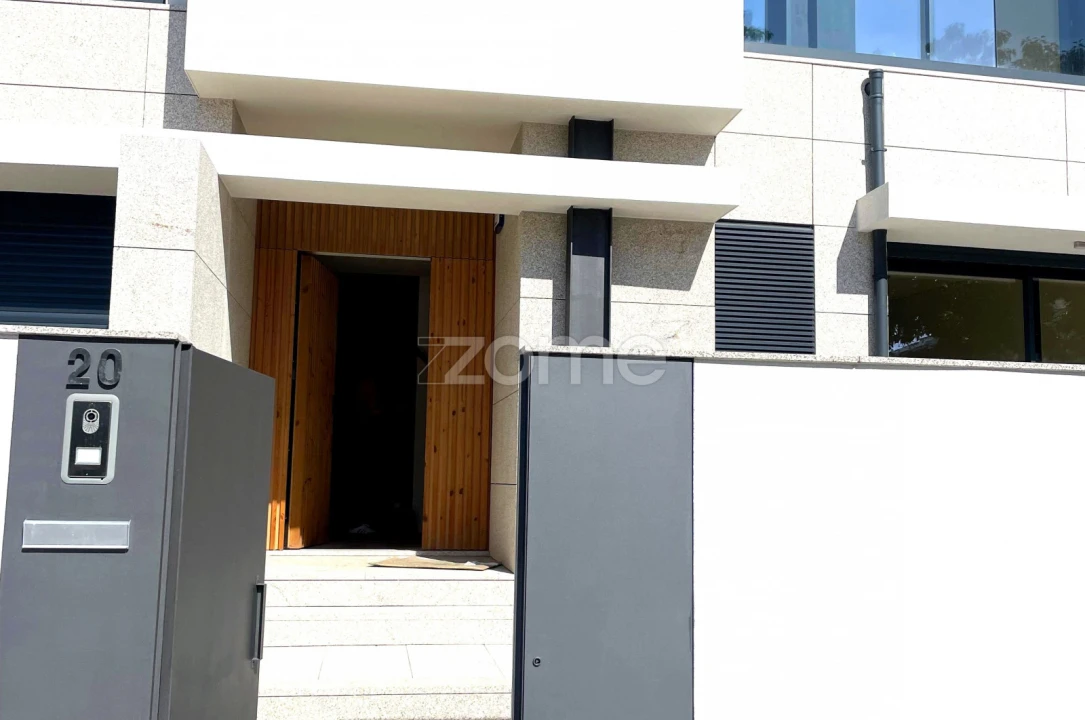 Moradia T4 para Venda em Cidade da Maia Foto 2