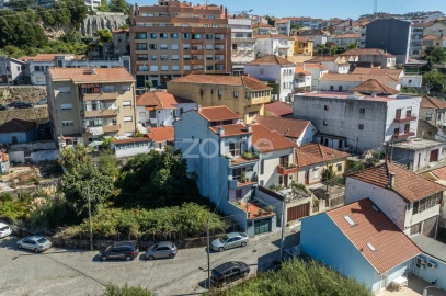 Moradia T5 para Venda em Mafamude e Vilar do Paraíso