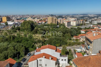 Moradia T5 para Venda em Mafamude e Vilar do Paraíso
