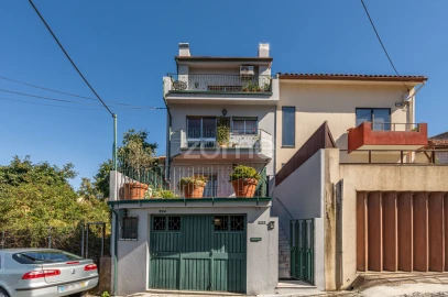 Moradia T5 para Venda em Mafamude e Vilar do Paraíso