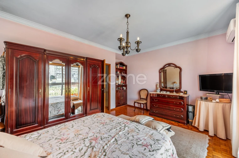 Moradia T5 para Venda em Mafamude e Vilar do Paraíso Foto 14