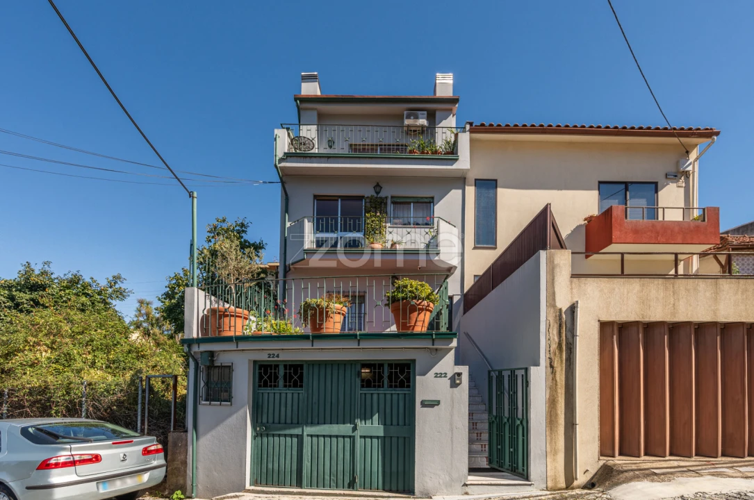 Moradia T5 para Venda em Mafamude e Vilar do Paraíso Foto 1