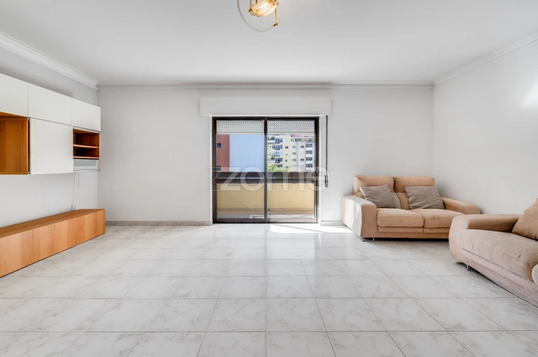 Apartamento T3 para Venda em Portimão Foto 4