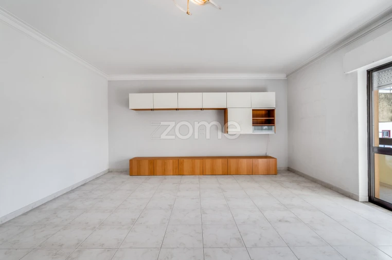 Apartamento T3 para Venda em Portimão Foto 5