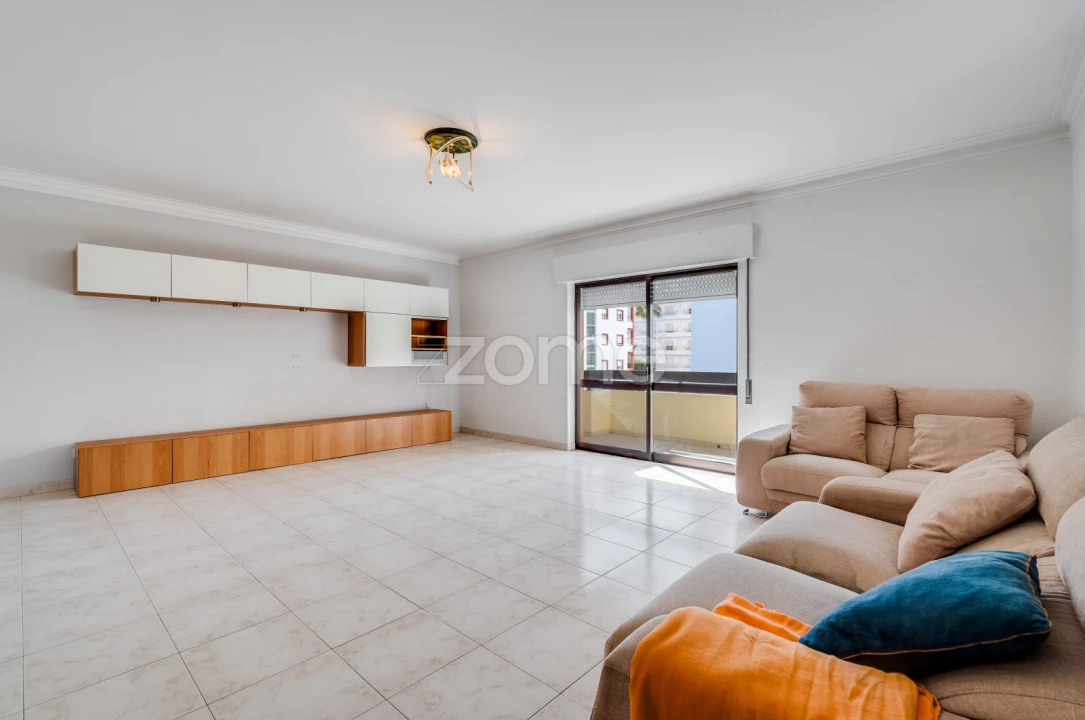 Apartamento T3 para Venda em Portimão Foto 6