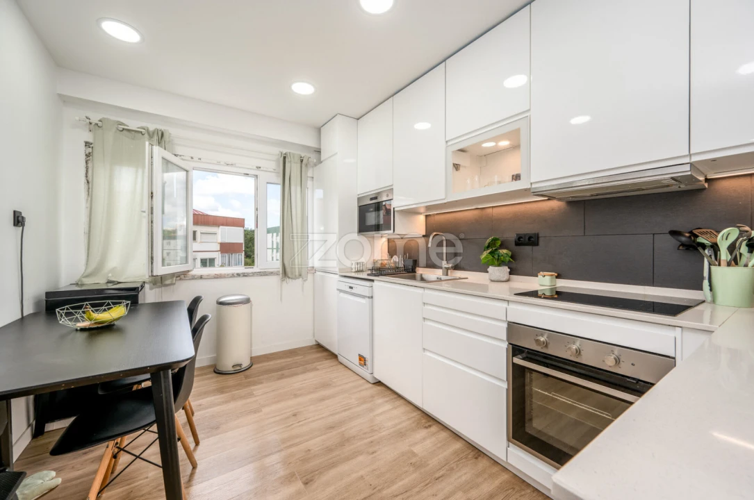 Apartamento T2 para Venda em Agualva e Mira-Sintra Foto 6