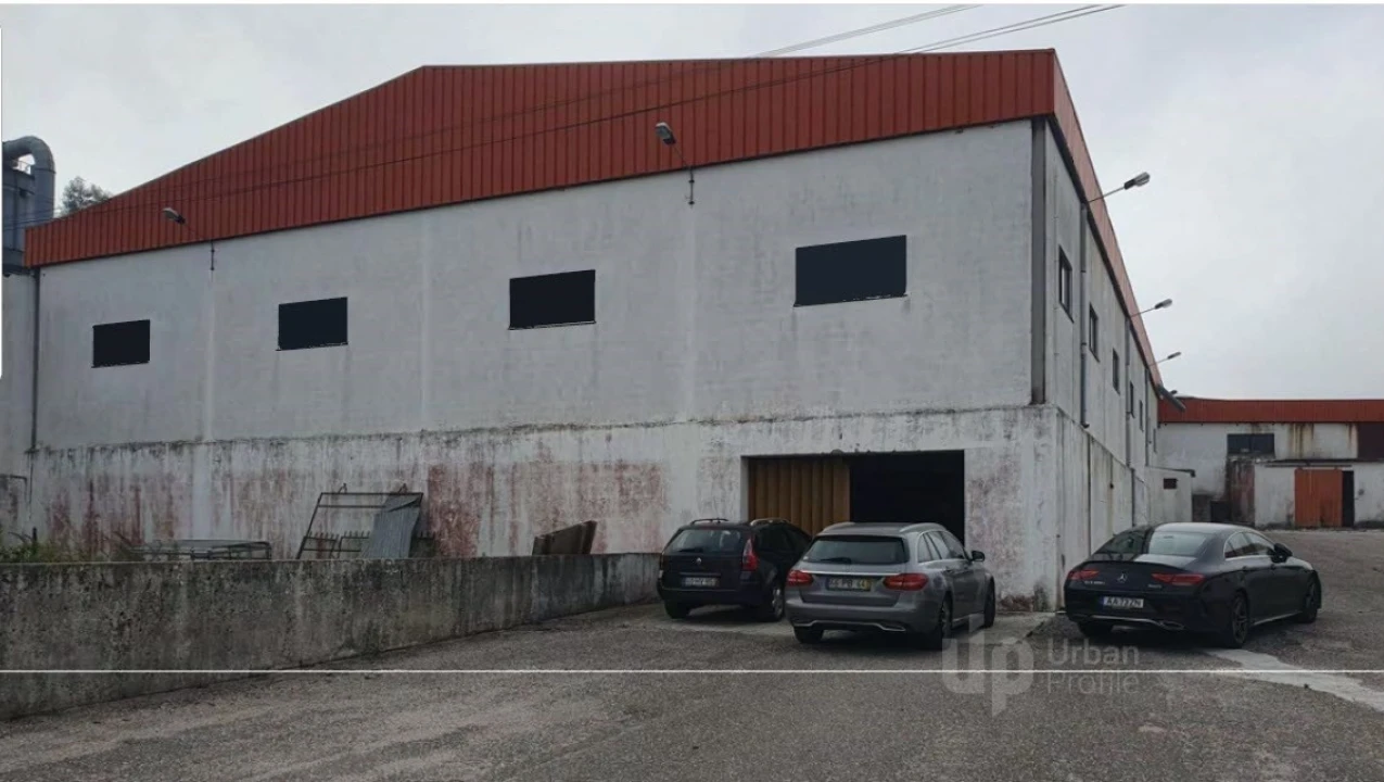 Armazém para Arrendamento em Juncal Foto 1