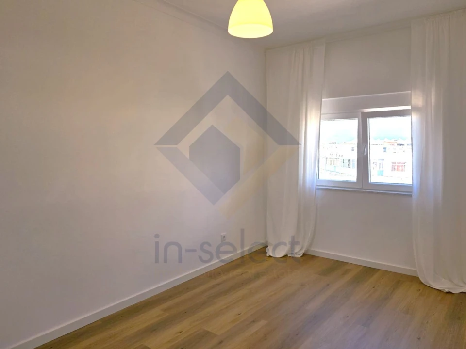 Apartamento T3 para Venda em Olhão Foto 12