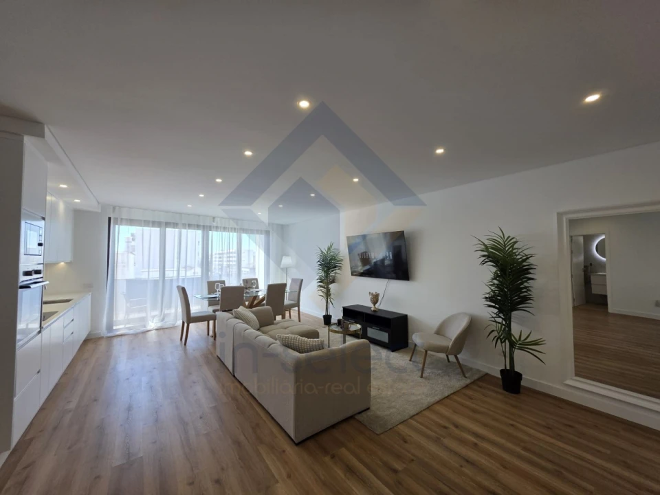 Apartamento T2 para Venda em Olhão Foto 3