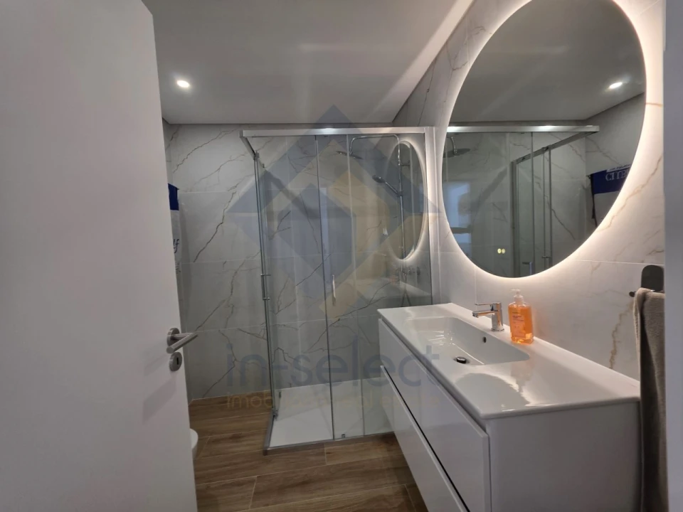 Apartamento T2 para Venda em Olhão Foto 11