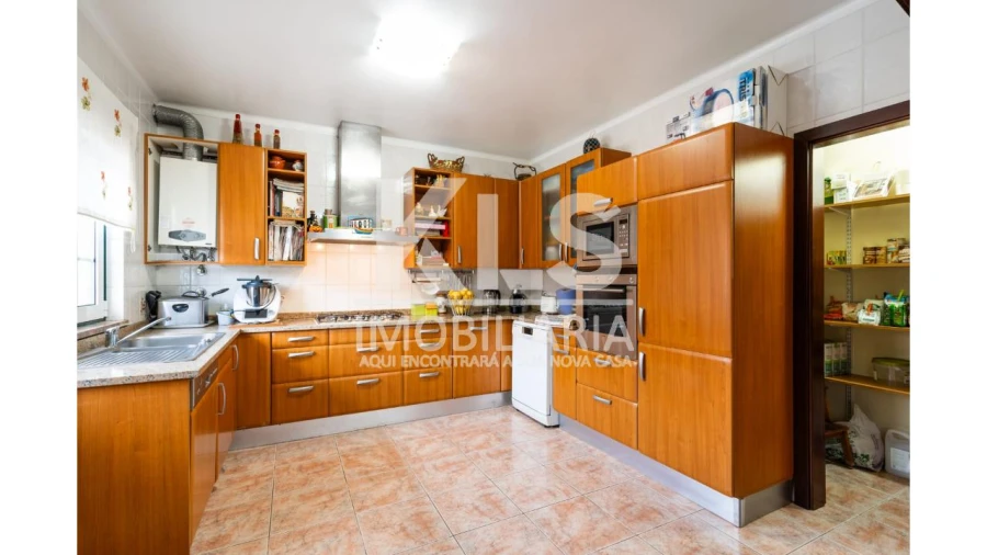 Moradia T5 para Venda em Marinha das Ondas Foto 14