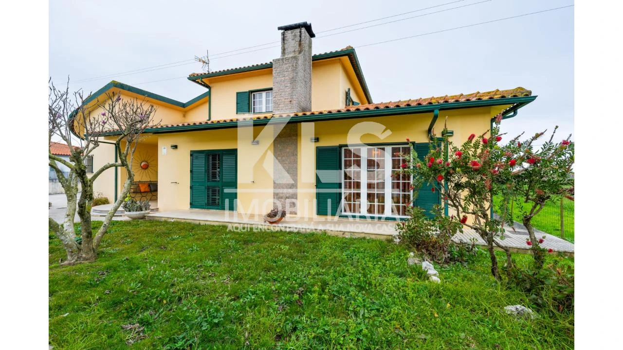 Moradia T5 para Venda em Marinha das Ondas Foto 3